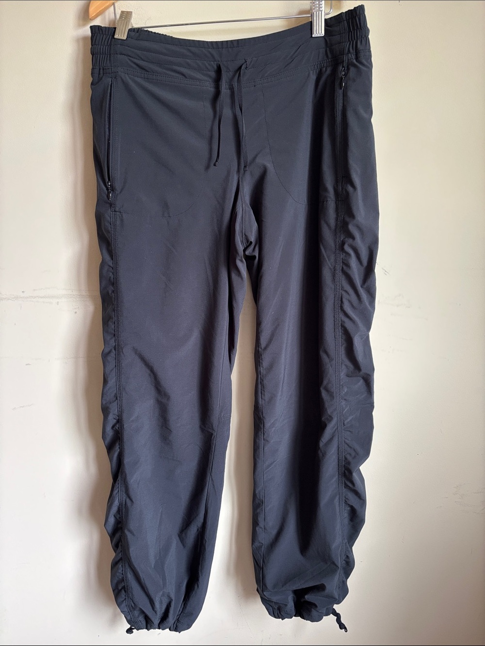Athleta Women’s Black Lined Drawstring Active Pants